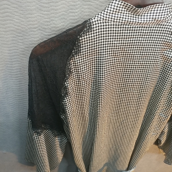 Victorias Secret Open Doily Shoulder Rayon Cardiga - Picture 6 of 8